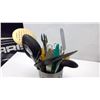 Image 3 : UTENSIL CONTAINER WITH 20 UTENSILS