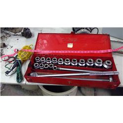 Large Mechanics Ratchet (3/4" Drive) + Socket Set, and Shop Light