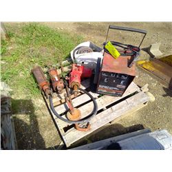 Pallet of Battery Charger, 2x Hydraulic Rams, Pump