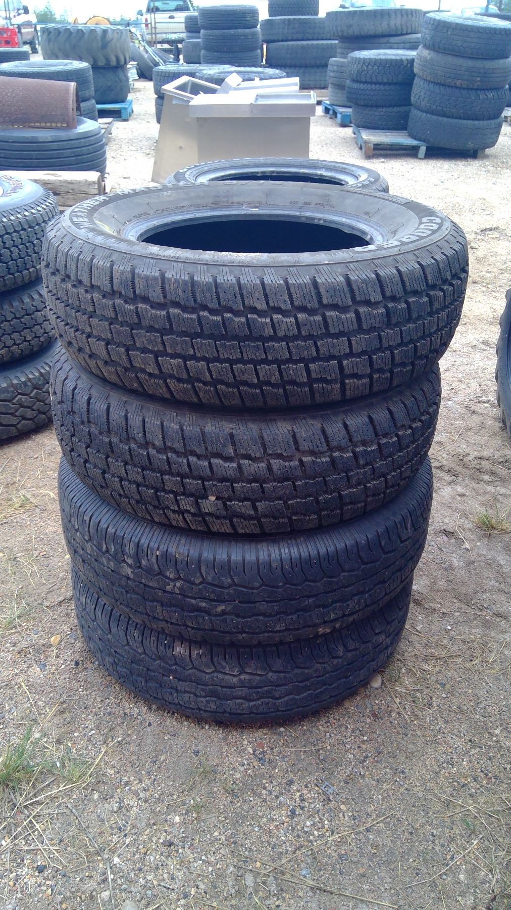 Set of Four Tires 215/70R15