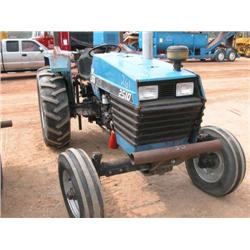 LONG  2510  FARM TRACTOR,  SN: 5301513,