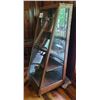 Image 2 : Antique Solid Oak Fancy Curio/Display Cabinet, Glass w/ Mirrored Back - 5 Shelves, Opens from Back
