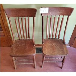 Pair of 2 wooden chairs