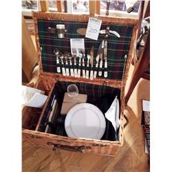 New / never used Ducks Unlimited Picnic Basket Set
