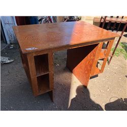WOODEN DESK 40"X27"X30.5"