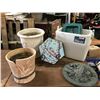 Image 1 : 2 FLOWERPOTS+2 GARDEN DECORACTION ITEMS+ COLEMAN OSCAR COOLER