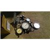 Image 1 : BOX OF VALVES AND GAUGES