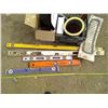 Image 2 : LOT OF LEVELS, HAMMERS, AND CROWBARS