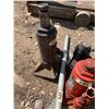 Image 4 : 4 HYDRAULIC JACKS