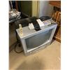 Image 1 : BOX TV - 15" W/BUILT IN DVD W/ REMOTE-WORKS WELL