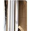 Image 3 : 2 FLUORESCENT LIGHTS WITH BOX OF TUBES