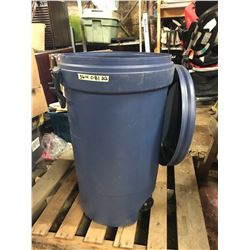 BLUE RUBBERMAID GARBAGE BIN C/W 4 HOSES