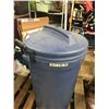Image 6 : BLUE RUBBERMAID GARBAGE BIN C/W 4 HOSES