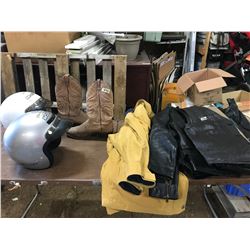 2 HELMETS+COWBOY BOOTS+A YELLOW COAT+2 LEATHER PANTS+LEATHER VEST+LEATHER JACKET