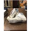 Image 6 : 2 PAIR OF SHOES+MEN SKATES SZ:12 FIGURE SKATES SZ:7+ SOFTBALL+SKI BOOTS