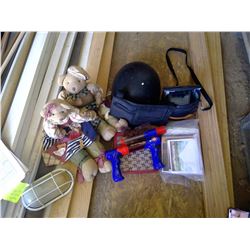 HELMET GARMIN GPS, 2 DECORATIVE BEARS, AND ASSORTED DÉCOR