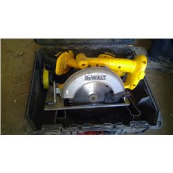 DEWALT CIRCLE SAW W/ 3 BATTERIES AND EXTRA BLADES