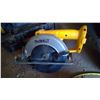 Image 2 : DEWALT CIRCLE SAW W/ 3 BATTERIES AND EXTRA BLADES