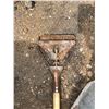 Image 4 : 2 MOP PAILS AND MOP HANDLE