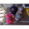 Image 1 : 4 HATS