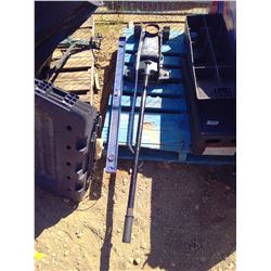 CAR JACK AND 4FT LEVEL