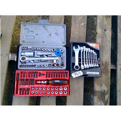 EXCHANGEABLE HEAD SCREWDRIVER, BITS, AND MASTERCRAFT WRENCH SET