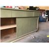 Image 4 : SHOP BENCH 5FT 5 1/2IN LONG X 1FT 6IN WIDE X 2FT 8 1/2IN TALL