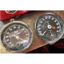 2 X SMITHS GAUGES