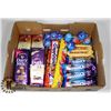 Image 1 : FLAT OF ASSORTED CHOCOLATE AND CANDY