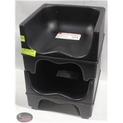 BAILIFF SEIZURE LOT OF 2 CAMBRO PLASTIC BOOSTER SEATS