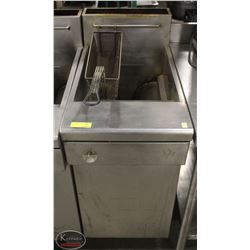 QUEST NATURAL GAS DUAL-BASKET DEEP FRYER