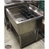 Image 3 : STAINLESS STEEL BAR WELL