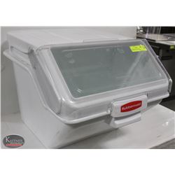 RUBBERMAID STACKABLE INGREDIENT BIN W/ SLIDING