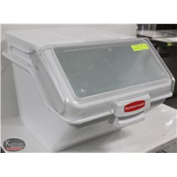 RUBBERMAID STACKABLE INGREDIENT BIN W/ SLIDING