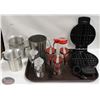 Image 1 : WAFFLEMAKER W/ 3 PITCHERS & 6 SYRUP DISPENSERS