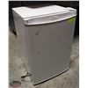 Image 1 : DANBY DESIGNER MINI-FRIDGE *AS IS 17.5"X18.5"X26"
