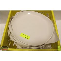 CRATE OF APPROX 25 OVAL SERVING PLATES