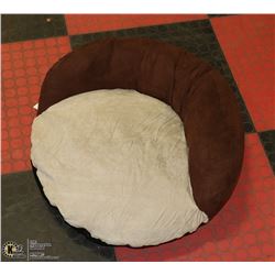BRAND NEW WITH TAGS 60 CM TRIXIE DOG BED