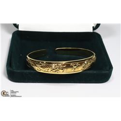 LADIES EMBOSSED DESIGNED BRACELET, GOLD TONE