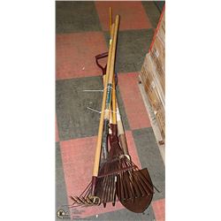 SET OF 5 GARDEN / YARD TOOLS
