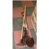 Image 1 : SET OF 5 GARDEN / YARD TOOLS