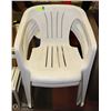Image 1 : 4 PLASTIC CHAIRS