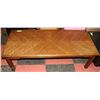 Image 1 : VINTAGE SOLID WOOD COFFEE TABLE (MADE IN CANADA)