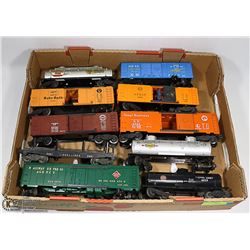 FLAT OF ASSORTED VINTAGE LIONEL MODEL TRAIN