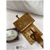 Image 2 : Vintage Wooden Cigarette Dispensor and a Tin