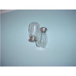 Shakers, salt/pepper shakers (one pair) #964199