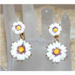 Fabulous Vintage Molded Plastic Floral Earrings #964398