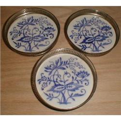 SET OF 3 ANTIQUE BLUE ONION PATTERN COASTERS #993571