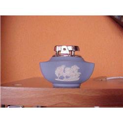 OLD & RARE LIGTHER RONSON & SUPPORT IN WEDGWOOD #993580