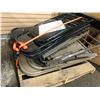 Image 2 : 2 6' FOLDING TABLES AND PALLET OF FOLDING CHAIRS